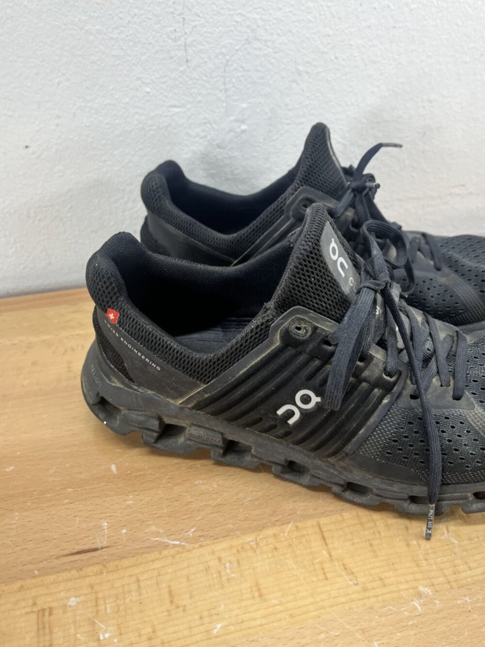 Size 8.5 Women's On Cloudswift Low All Black Sneakers 41.98459 Shoes - Picture 9 of 15